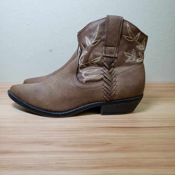 Pointed Toe Cowgirl Bootie Brown Faux Leather Western Country Festival Size 7.5 - Picture 1 of 10